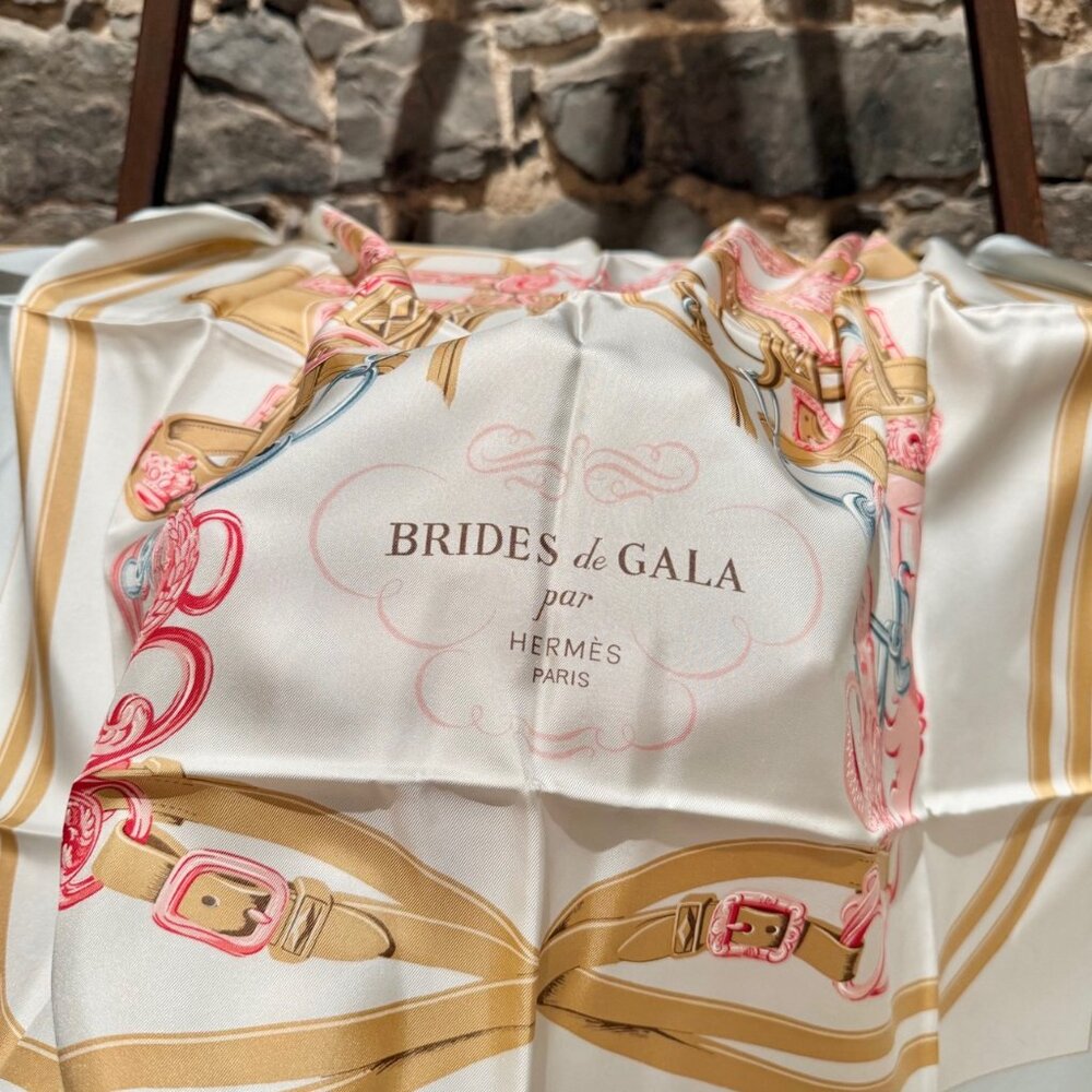 Hermès Pale Blue Pink "Brides De Gala" 90cm Silk Square Scarf - Picture 4 of 9